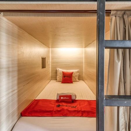 RedDoorz Hostel near Stadion Mandala Krida Yogya Yogyakarta Dış mekan fotoğraf