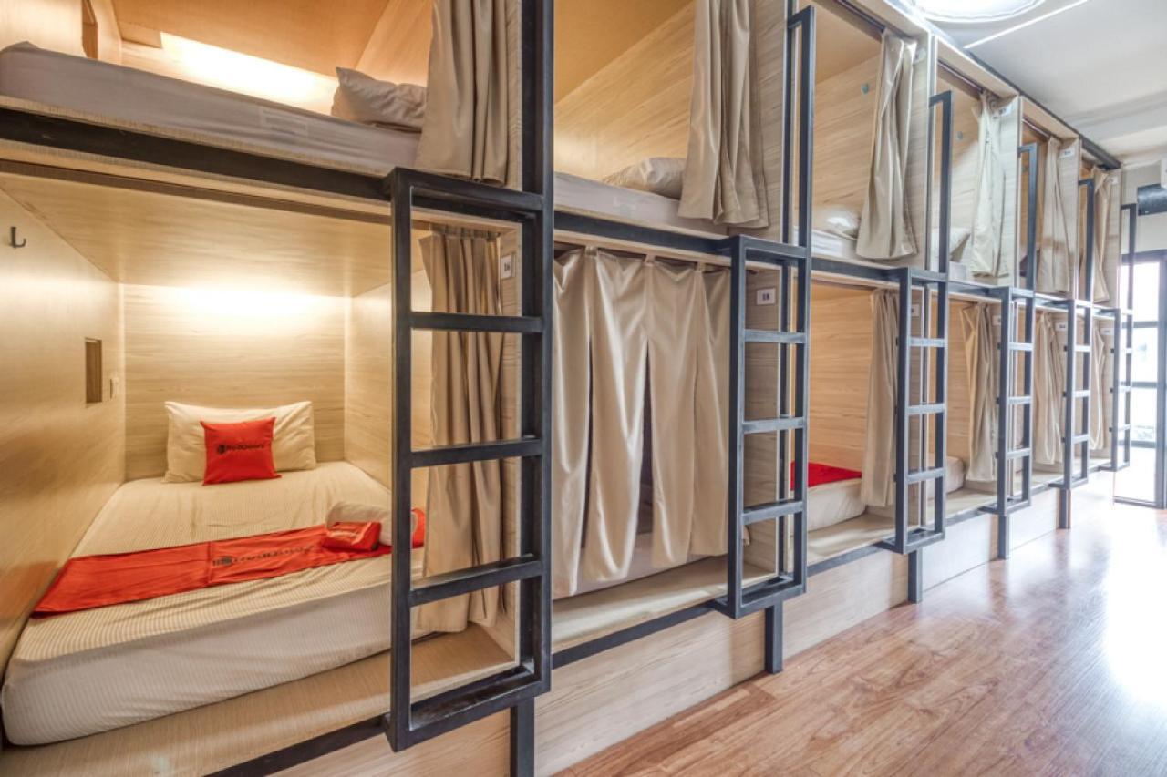 RedDoorz Hostel near Stadion Mandala Krida Yogya Yogyakarta Dış mekan fotoğraf
