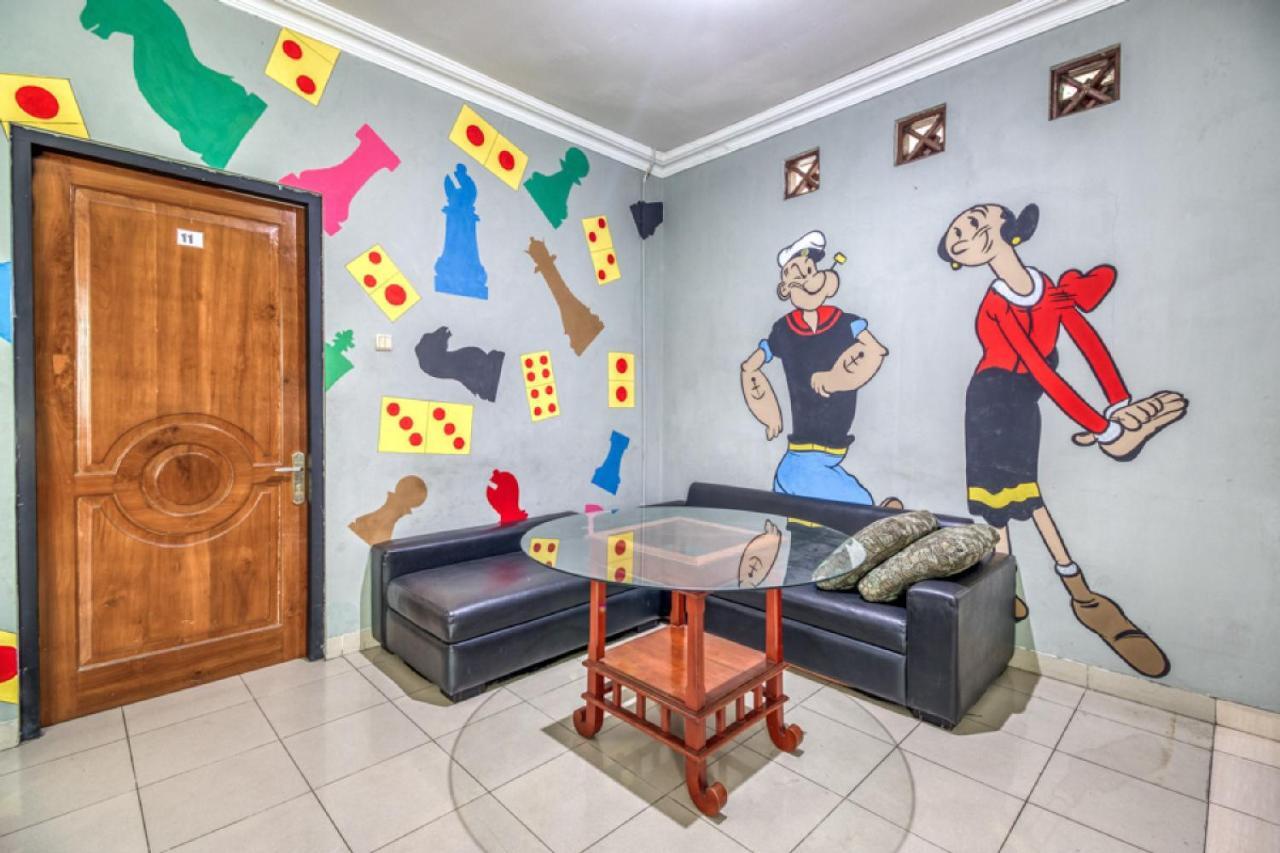 RedDoorz Hostel near Stadion Mandala Krida Yogya Yogyakarta Dış mekan fotoğraf