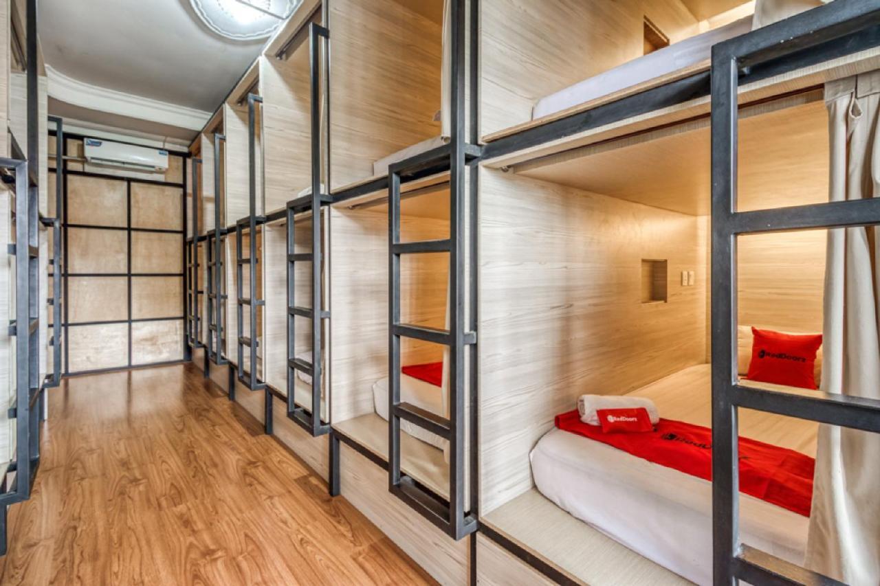 RedDoorz Hostel near Stadion Mandala Krida Yogya Yogyakarta Dış mekan fotoğraf